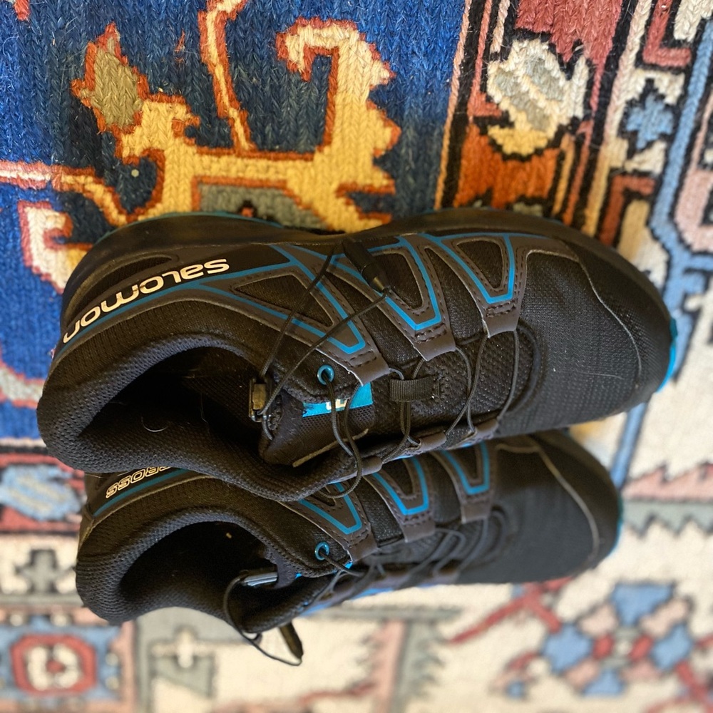 Black Salomon Speedcross men's trail running shoes